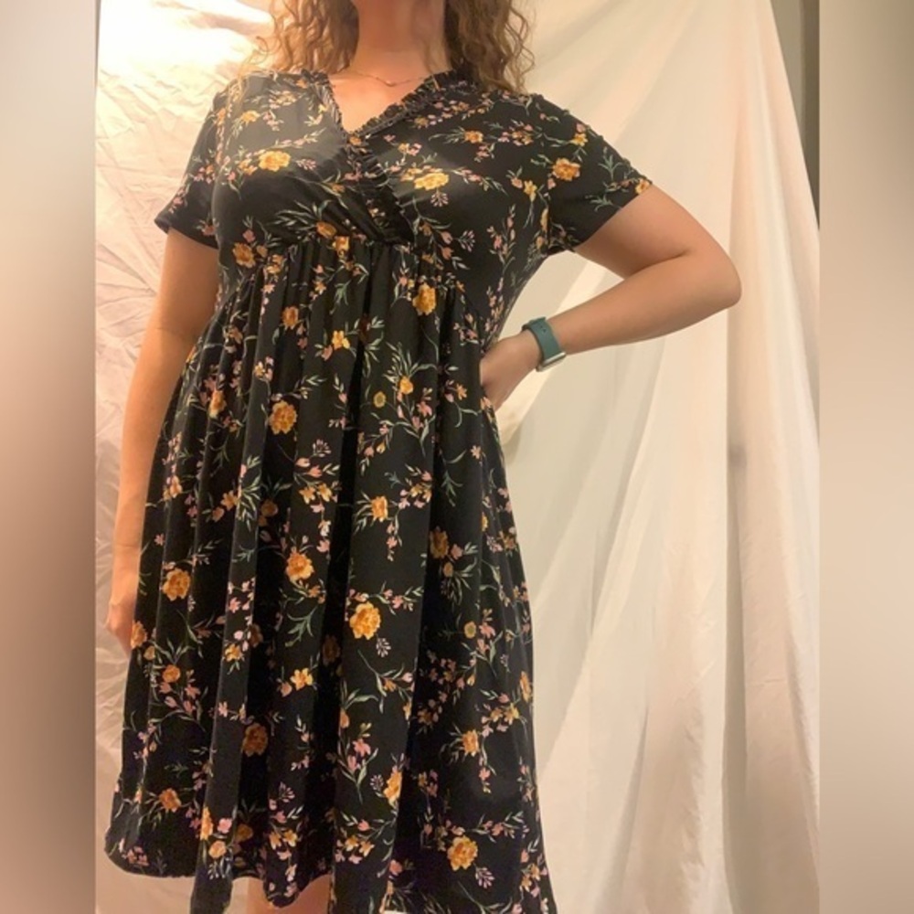 ☘️ Boutique Black Floral Babydoll Mini Dress with Ruffle Collar 🌸